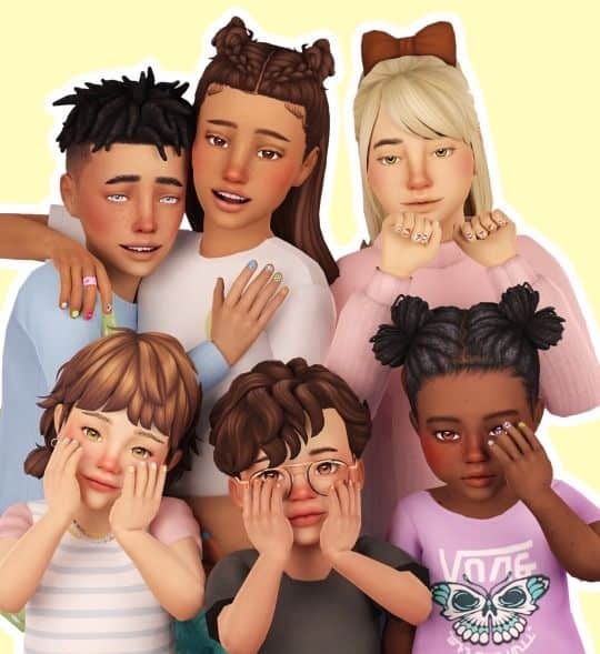 kids sims showing off their nails